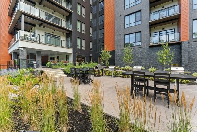 Building Photo - ONE25: Pet-Friendly 1-Bed with Balcony, Do...