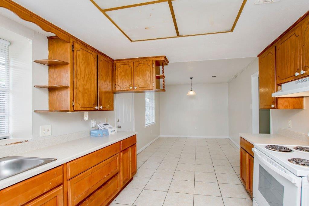 Building Photo - 13601 Goodwood Blvd