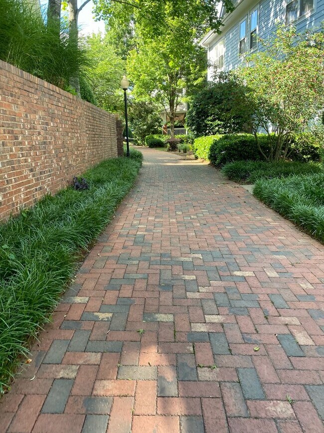 Building Photo - Elegant Intown Living in Carlyle Park – Beautiful 3BR/3.5BA Townhome