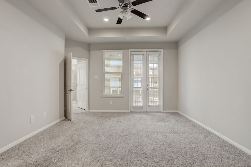 Building Photo - 2714 Veranda Fls