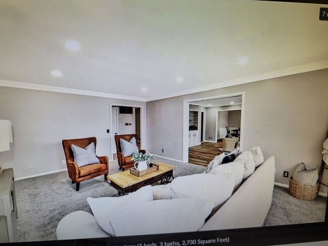 Building Photo - 3 Bed  2 1/2 Bath