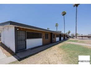 Building Photo - Lovely 2/1 Phoenix Apartment - Corner Unit...
