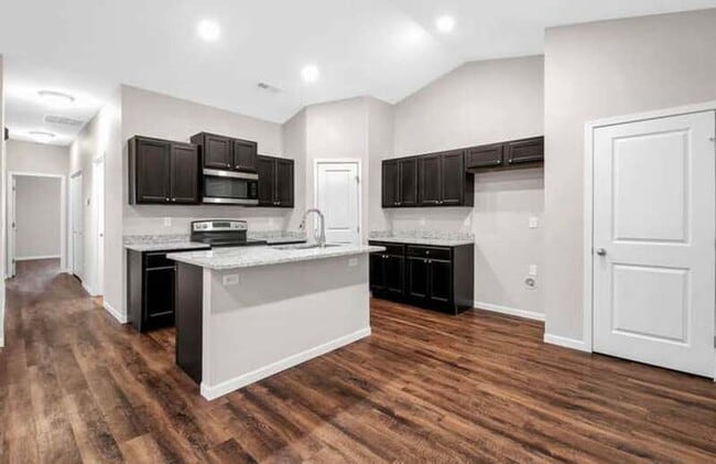 Building Photo - 454 S Longbranch Dr