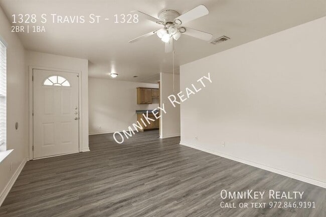 Building Photo - 1328 S Travis St