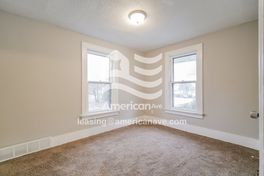 Building Photo - 247 Goodview Ave