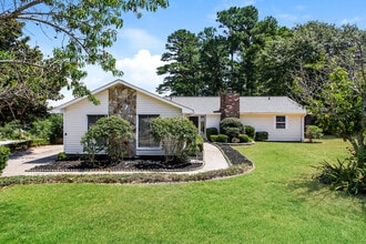 Building Photo - 135 Shawns Way