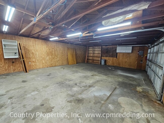 Building Photo - Renovated Gated House on an Acre with Detached Shop in Cottonwood!