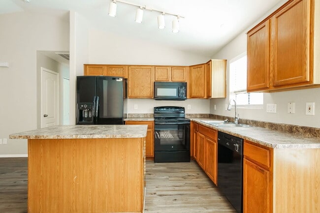 Building Photo - 11017 W Wilshire Dr