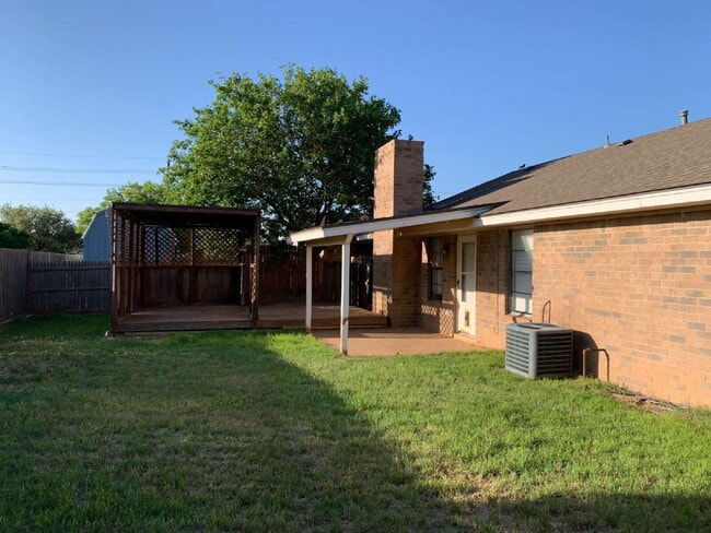 Building Photo - Beautiful Home in Fenship School District