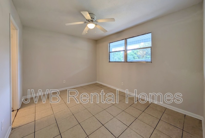 Building Photo - 7930 Limoges Dr S