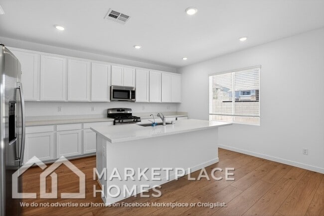 Building Photo - 2650 Marlette Ave