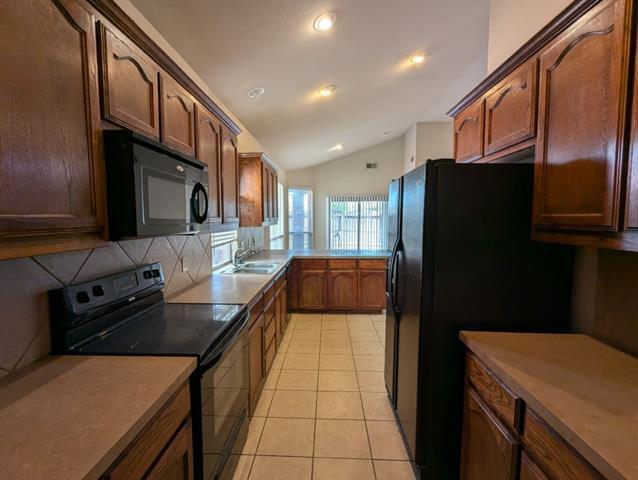 Building Photo - 6333 Melanie Dr