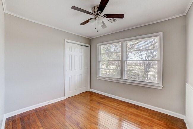 Building Photo - Recently Updated 3 Bed 1 Bath Rental Home