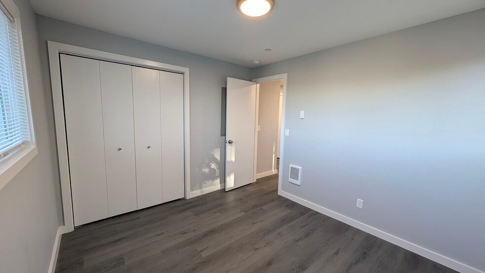 Bed B from within - 2378 E 15th Ave