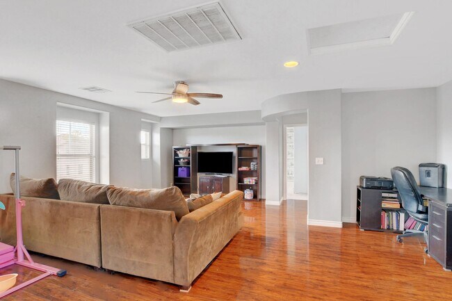 Building Photo - Spacious 4-Bedroom Home for Lease in Gated...