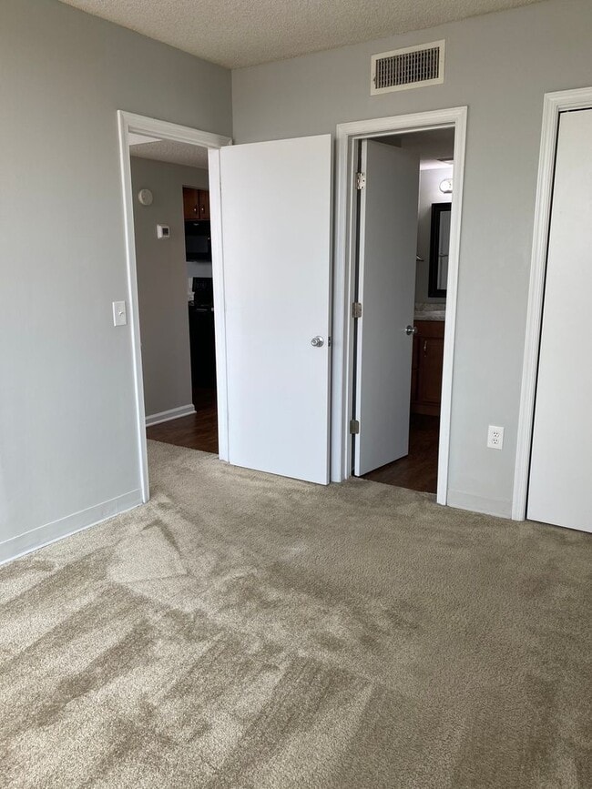 Building Photo - wh302