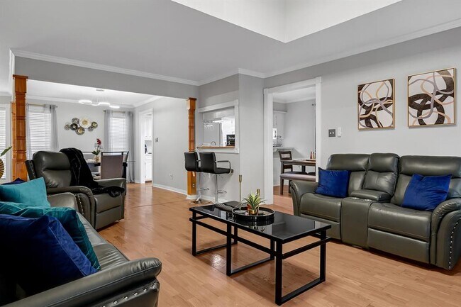 Building Photo - 6803 Lynngate Dr