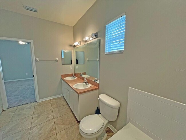 Building Photo - 24925 Vintage Ct