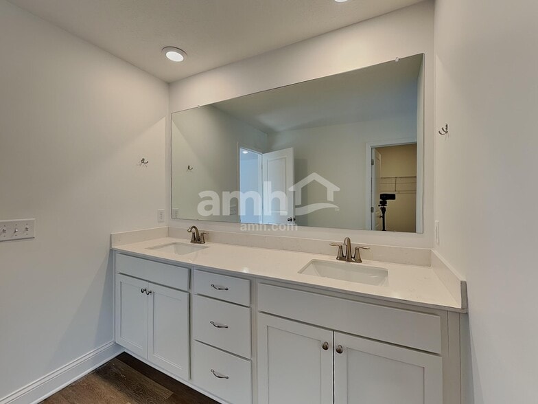 Building Photo - 228 Deanscroft Dr