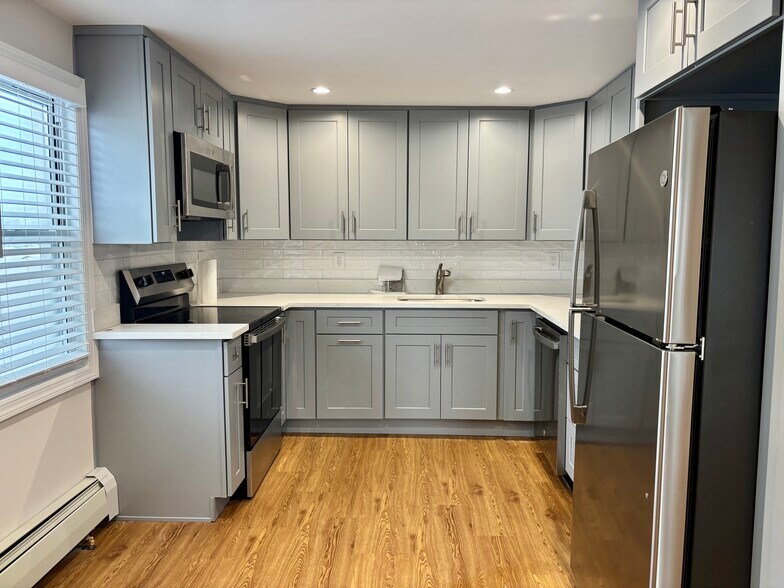 Building Photo - 6 Marwood Rd S