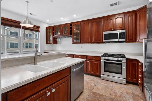 Building Photo - 354 Oswego Ct