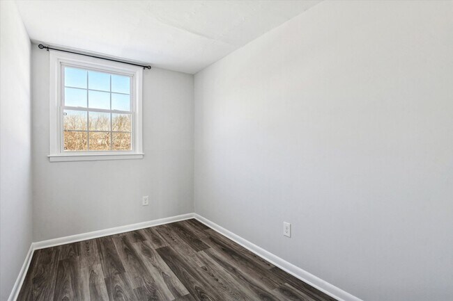 Building Photo - Available Now, Recently Renovated 3BD/1BA Twin in Downingtown Borough!