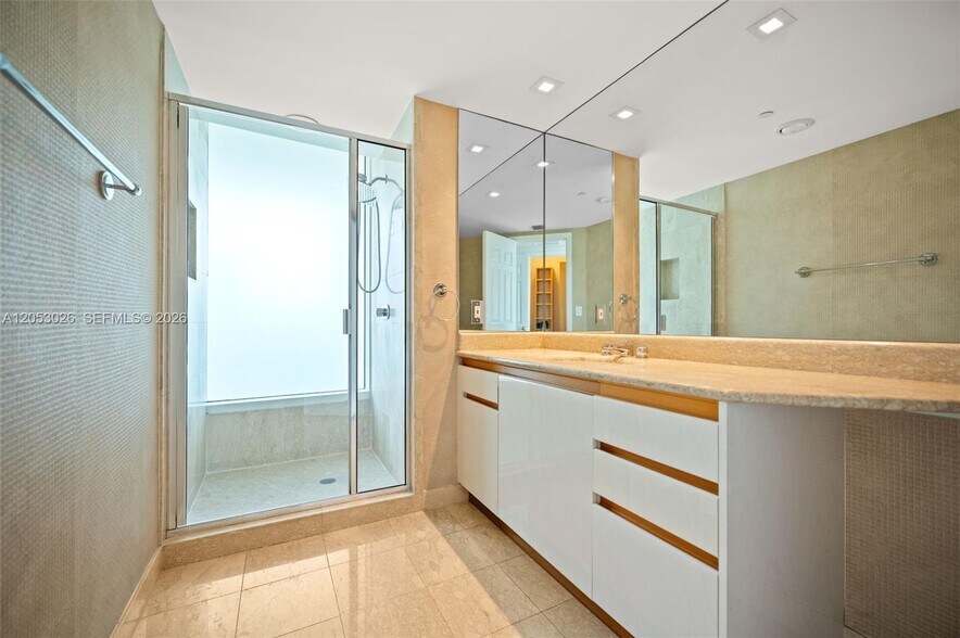 Building Photo - 1643 Brickell Ave