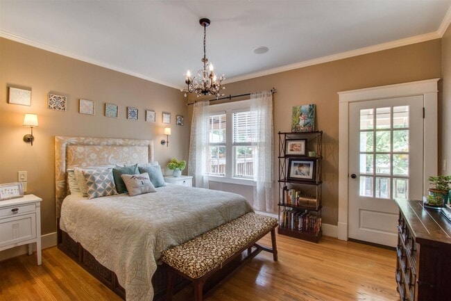 Building Photo - CHARMING RENOVATED TUDOR | WALK TO VANDERBILT & BELMONT