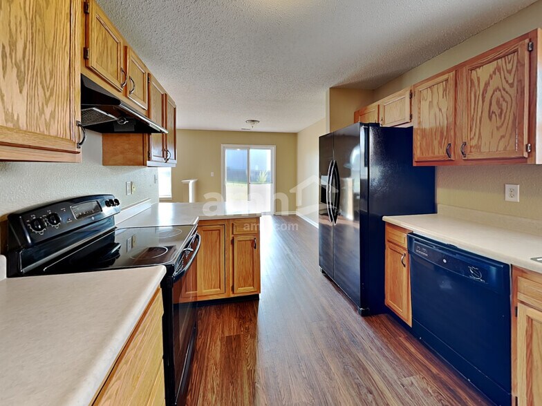 Building Photo - 5719 Wood Hollow Dr