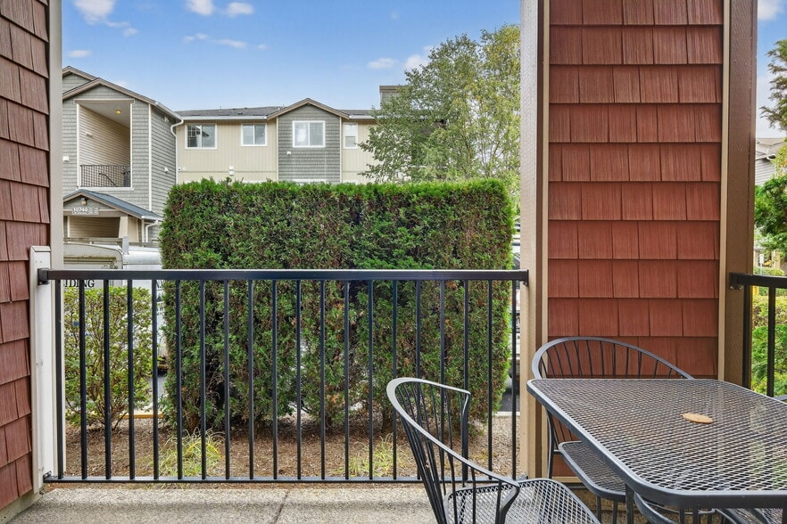 Building Photo - 10664 NE Holly St