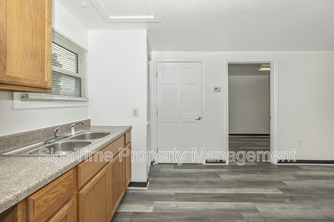 Building Photo - 796 Frederick St