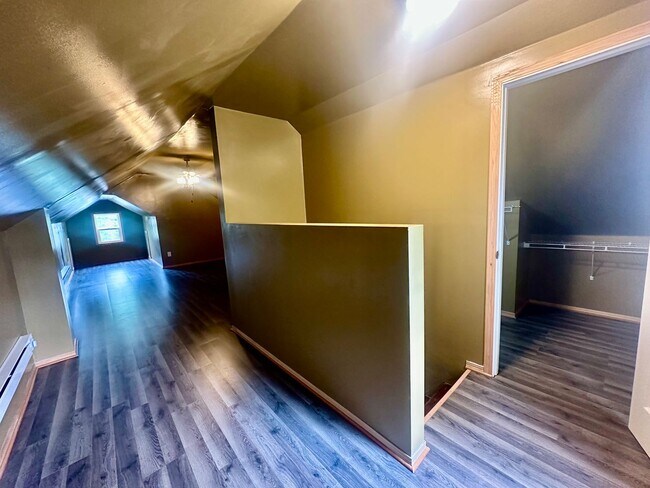 Building Photo - Charming 3 Bedroom Single Family Home Available Now!!