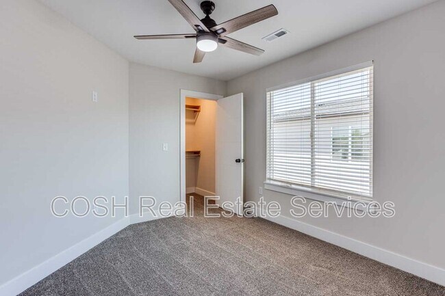 Building Photo - 8541 W 37th St N