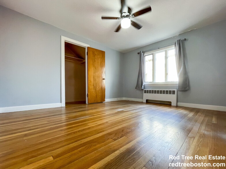 Building Photo - 14 Caltha Rd