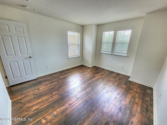 Building Photo - 2311 Red Moon Dr