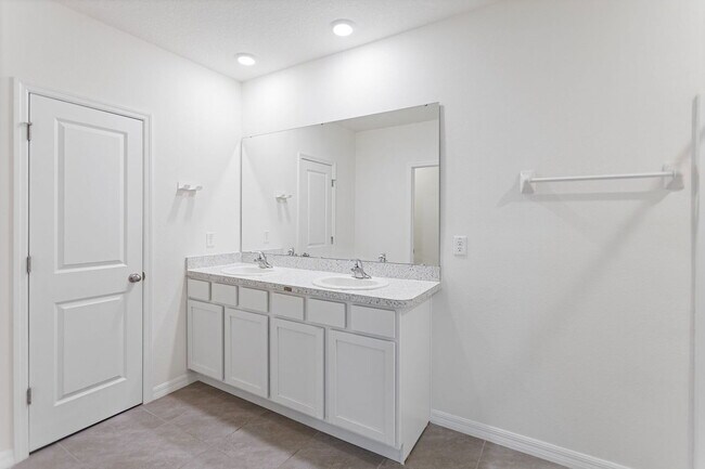 Building Photo - 5557 Birch River Trl