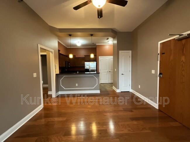 Building Photo - 409 W Washington St