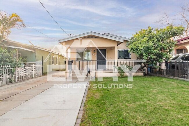 Building Photo - 3 Bedroom 1 Bathroom House for Rent Fishburn Ave Bell CA