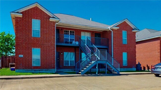 Building Photo - 1507 Hollow Hill Dr