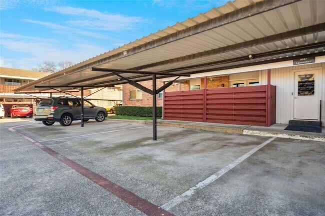 Building Photo - 6037 Sandhurst Ln