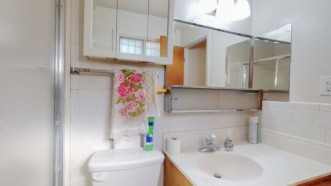 Building Photo - NORTH VALLEY 3 Bedroom  2 Bath