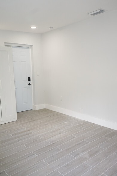 Building Photo - 141 NE 183rd Ter