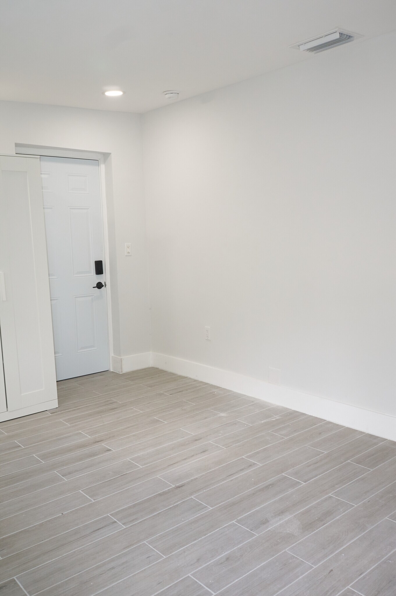 Building Photo - 141 NE 183rd Ter