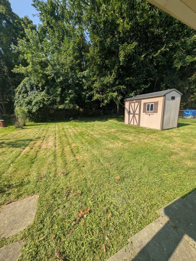 Building Photo - Newly Renovated 2Bd/2Bath Home with Bonus Room -- Available NOW!