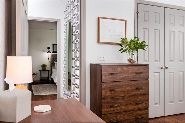 Building Photo - 1975 W Deane St