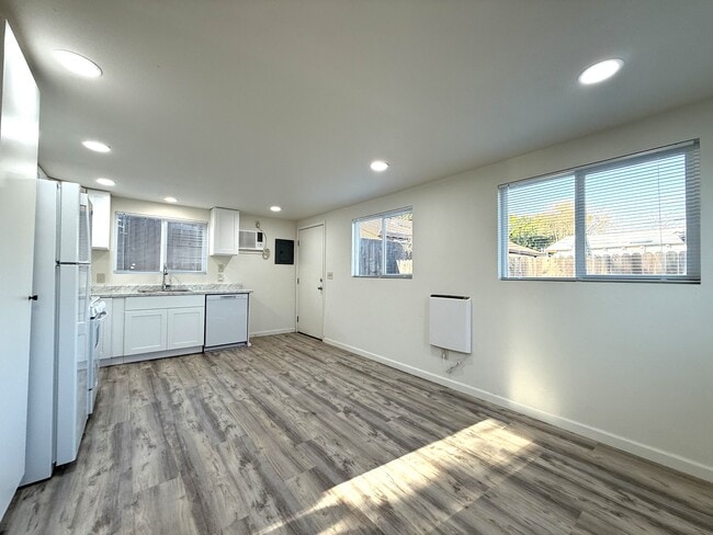 Building Photo - 1441 1/2 Sheridan Ave