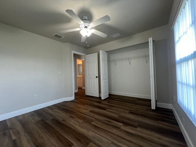 Building Photo - ($2,195) * ANNUAL ** Pool ** 3 Bed / 2 Bath - Harbor Heights  ** Single Family Home