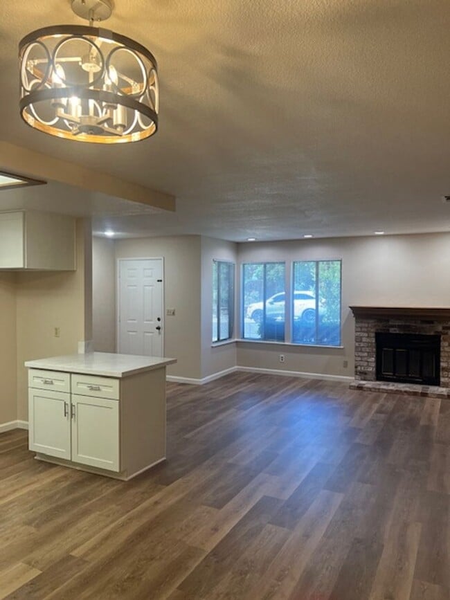 Building Photo - BEAUTIFULLY REMODELED 3 BEDROOM IN LOOMIS!!