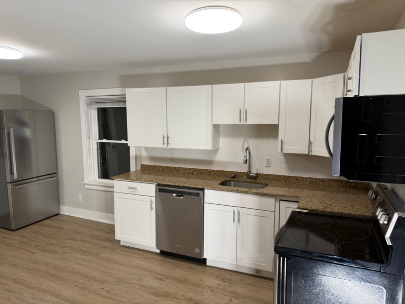 Building Photo - 100 Main St