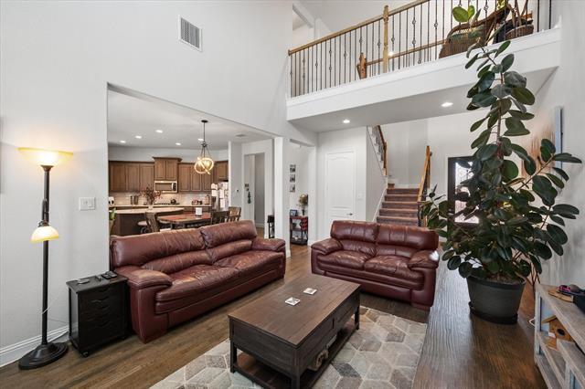 Building Photo - 2685 Venice Dr